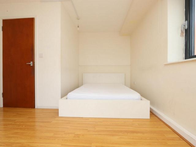 Room for rent in Maryland, Greater London