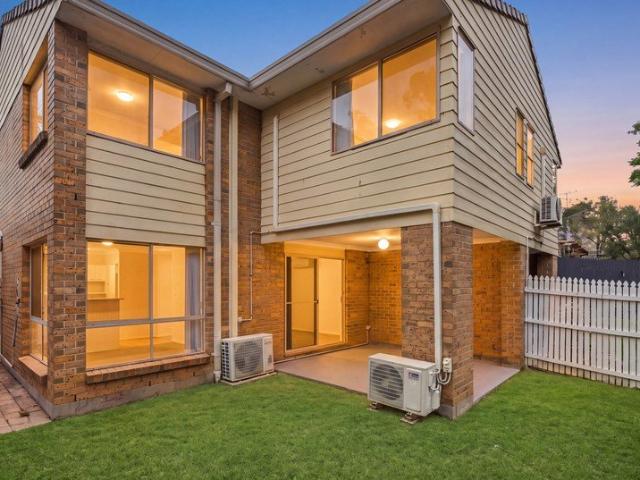 Townhouse for sale in Coombabah, Gold Coast City