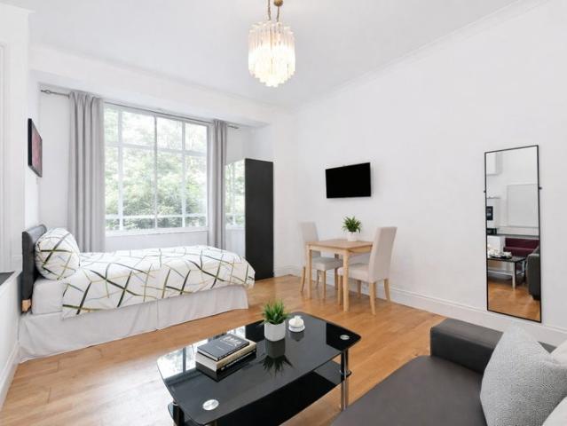 Studio for rent in Earl's Court, Greater London