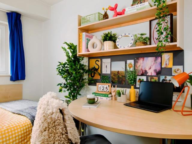 Room for rent in Aylestone Park, Old Wharf