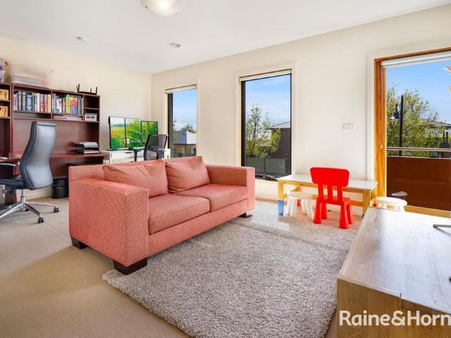 House for rent in Caroline Springs, Melbourne