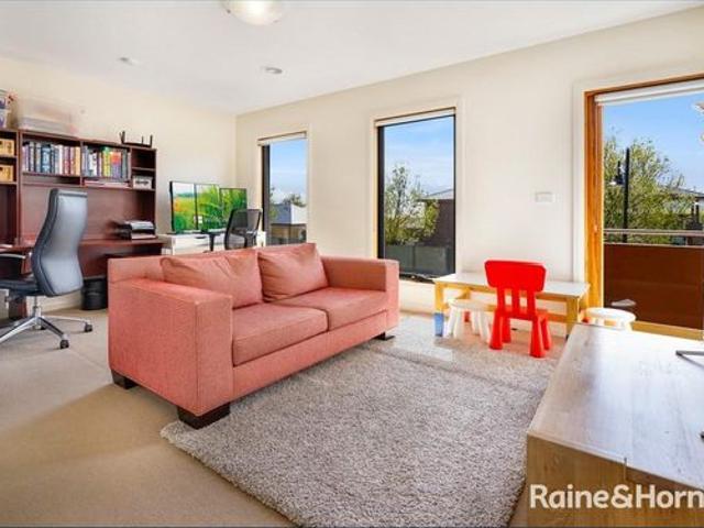 House for rent in Caroline Springs, Melbourne