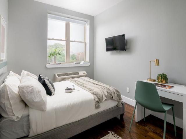 Room for rent in Arverne, New York