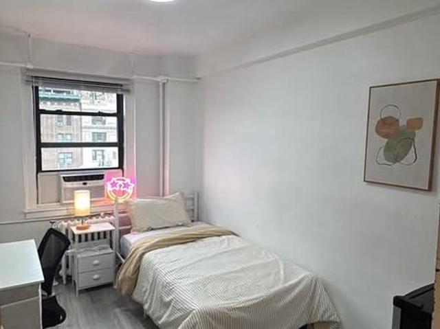Room for rent in Arverne, New York