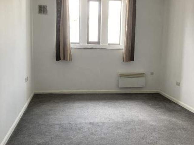 Apartment for rent in Clydach, Wales