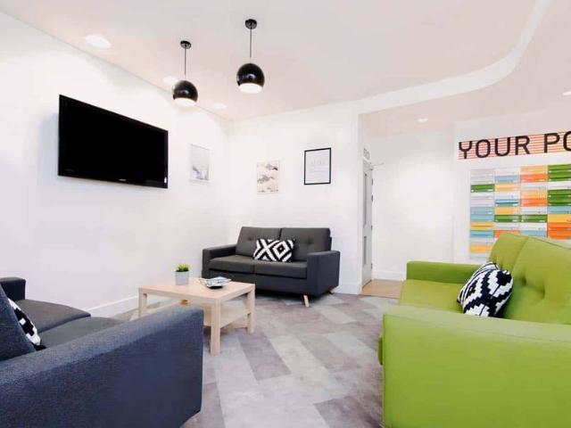 Studio for rent in Hyde Park, West Yorkshire