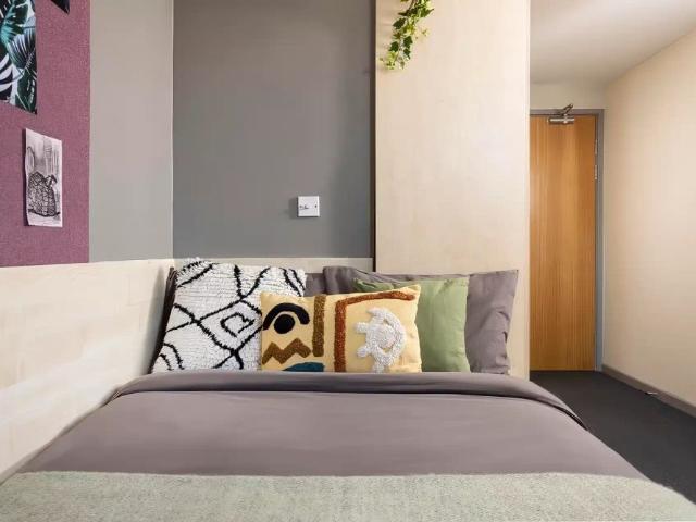 Studio for rent in Little London, West Yorkshire
