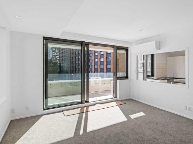 Apartment for rent in Te Tōangaroa, Auckland