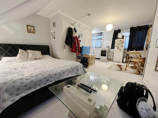 Studio for rent in London Borough of Hounslow, Greater London