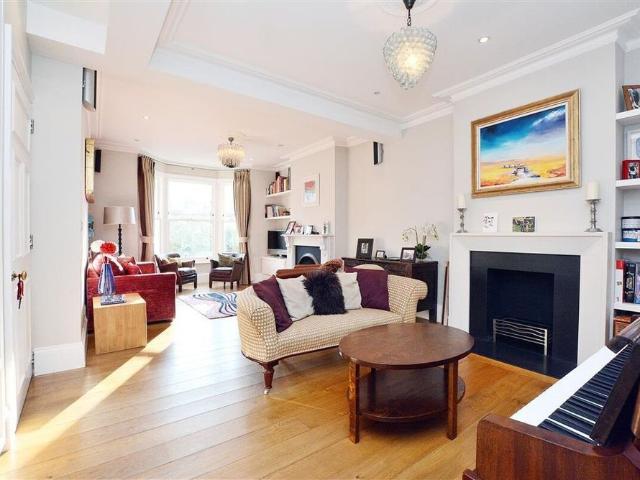Townhouse for rent in West Hampstead, Greater London