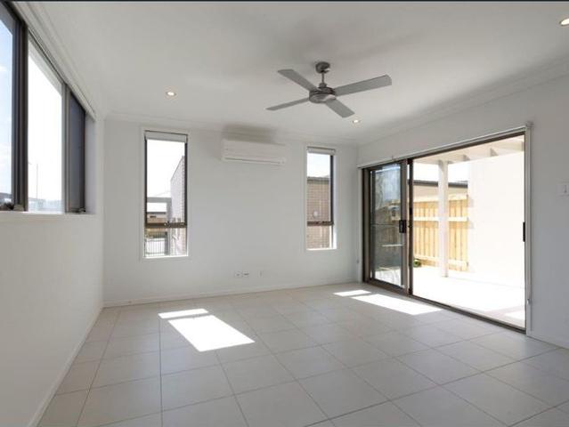 Townhouse for rent in Toombul, Queensland