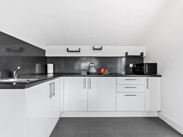Studio for rent in East End Park, West Yorkshire