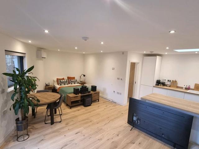 Studio for rent in Furzedown, Greater London