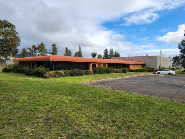 Warehouse for rent in Morwell, Victoria