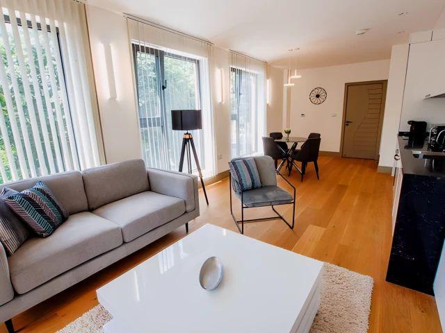 Apartment for rent in Strand-on-the-Green, Greater London