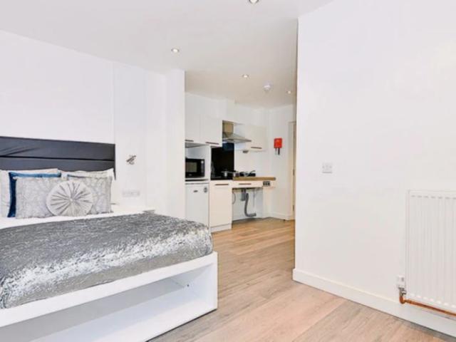 Studio for rent in St Ann's, Haddon