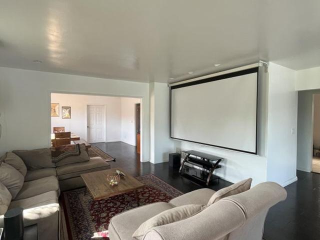 Room for rent in Canoga Park, California