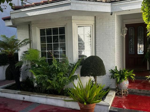 Room for rent in Huntington Beach, California