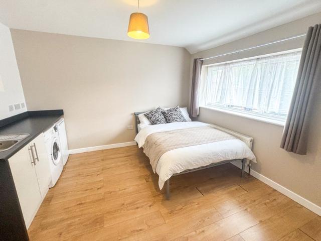 Studio for rent in London Borough of Croydon, Greater London