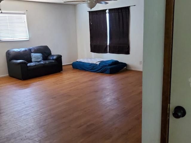 Room for rent in Canoga Park, California