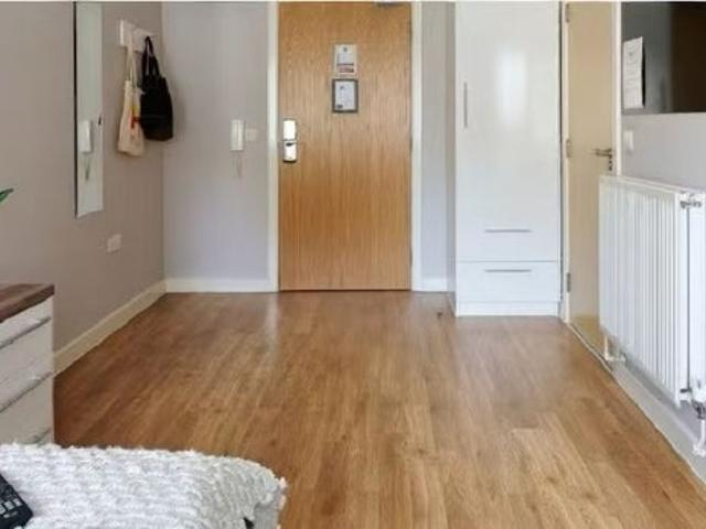 Studio for rent in Cowley Marsh, The Slade