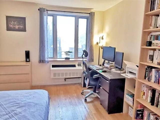 Room for rent in Woodside, New York