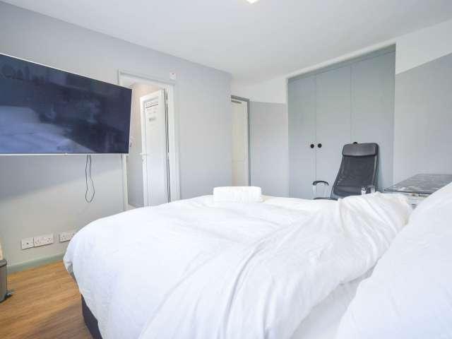 Room for rent in Poplar Grove, Greater London