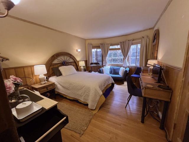 Room for rent in Canoga Park, California