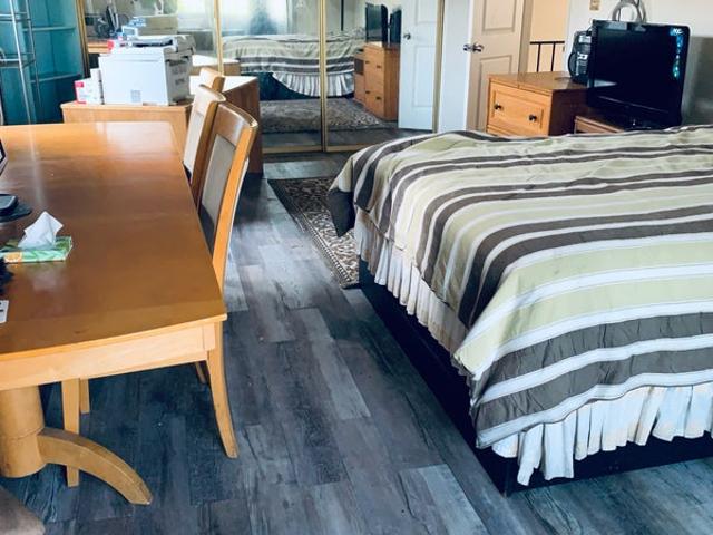 Room for rent in Canoga Park, California