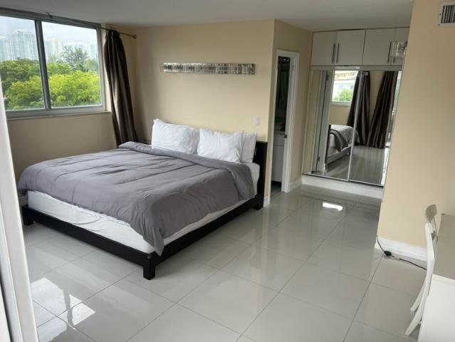 Room for rent in North Miami Beach, Florida