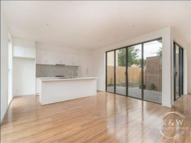 Townhouse for rent in Camerons Creek, Victoria
