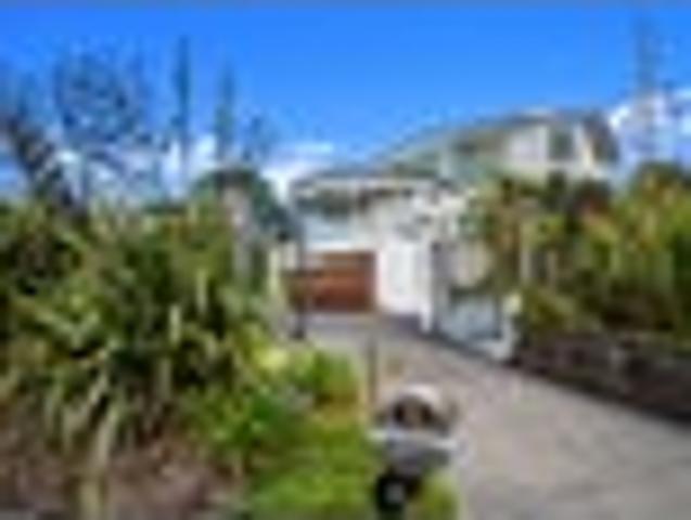 House for sale in Oratia