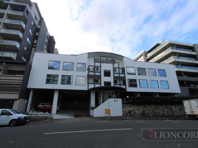 Office for rent in Toombul, Queensland
