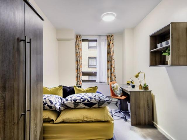 Room for rent in Saint Giles, Bloomsbury