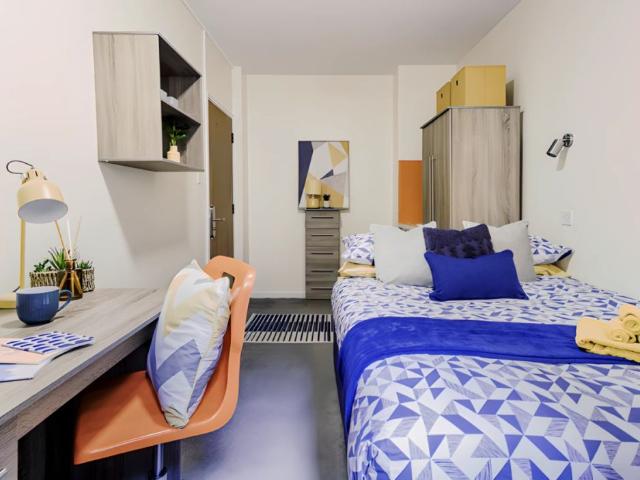 Room for rent in Saint Giles, Bloomsbury