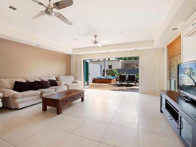 Villa for sale in Chevron Island