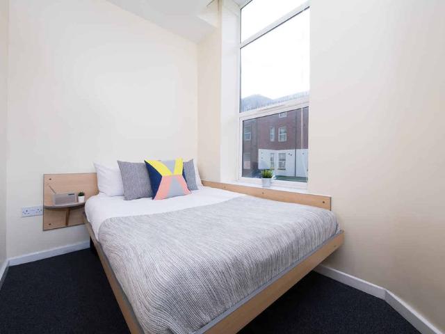 Studio for rent in Calderstones