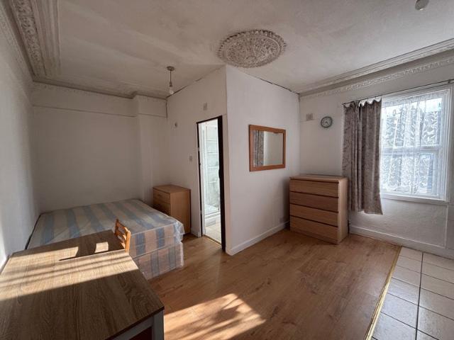 Studio for rent in Harlesden, Greater London