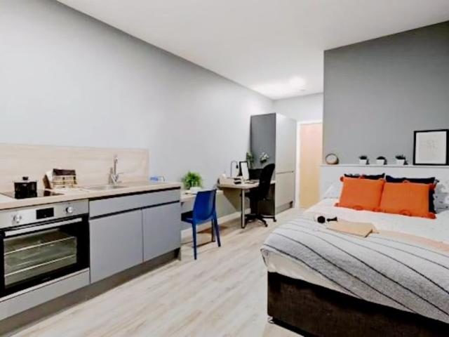 Studio for rent in Bare, Lancashire
