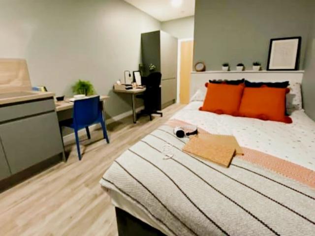 Studio for rent in Bare, Lancashire