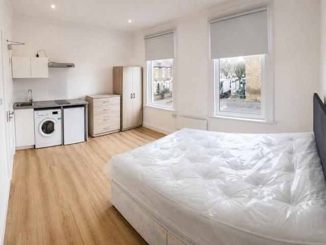 Studio for rent in Leytonstone, Greater London