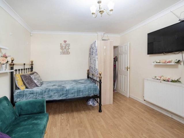 Studio for rent in Sutton Coldfield, Isle Of Man