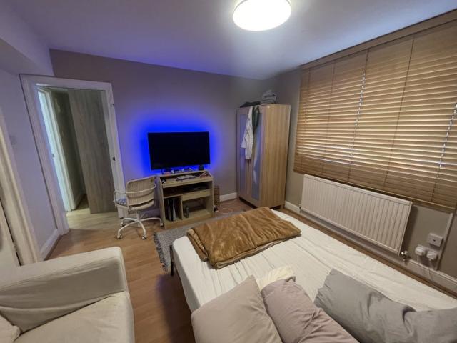 Studio for rent in Willesden Green, Greater London