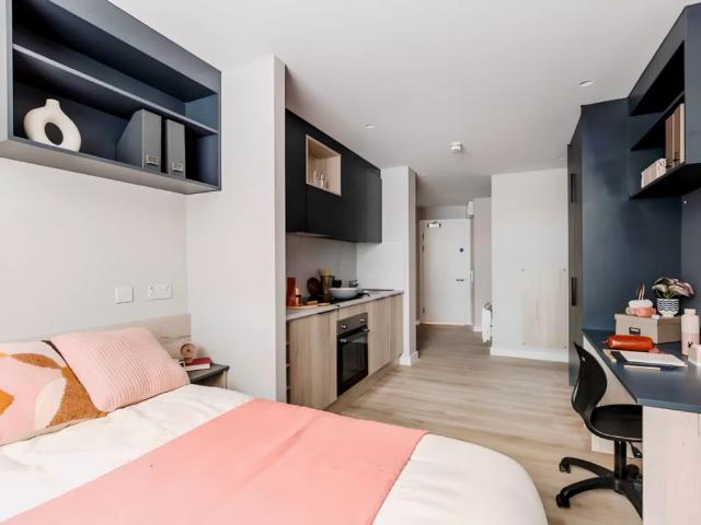 Studio for rent in West Yorkshire