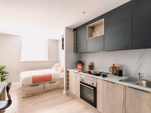 Studio for rent in West Yorkshire