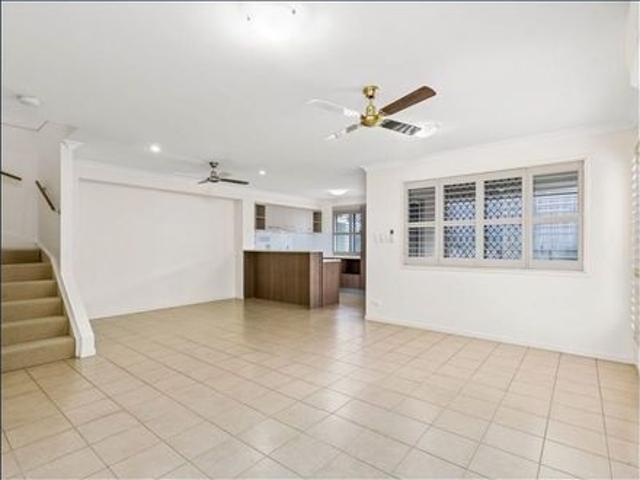 Townhouse for rent in Toombul, Queensland