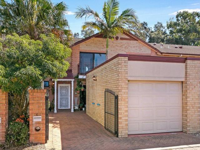 Townhouse for rent in Sydney, New South Wales