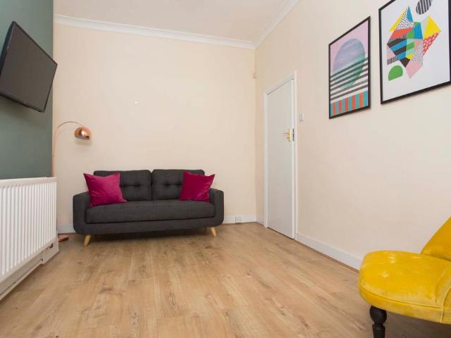 Room for rent in Lower Holloway, Greater London