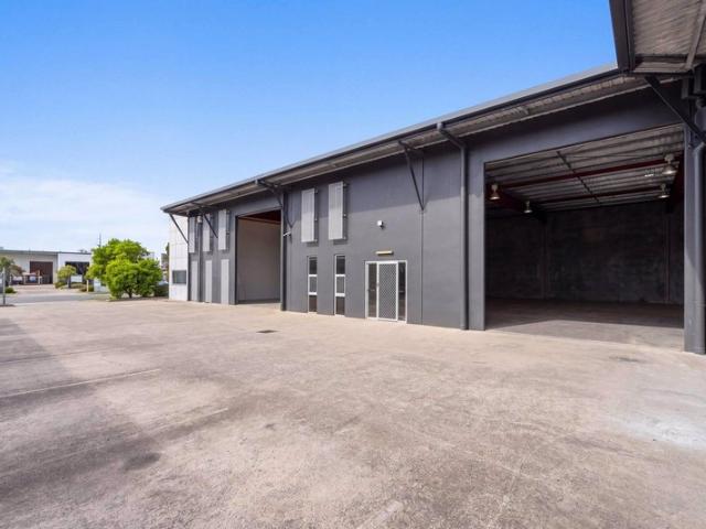 Warehouse for rent in Kings Creek, Queensland