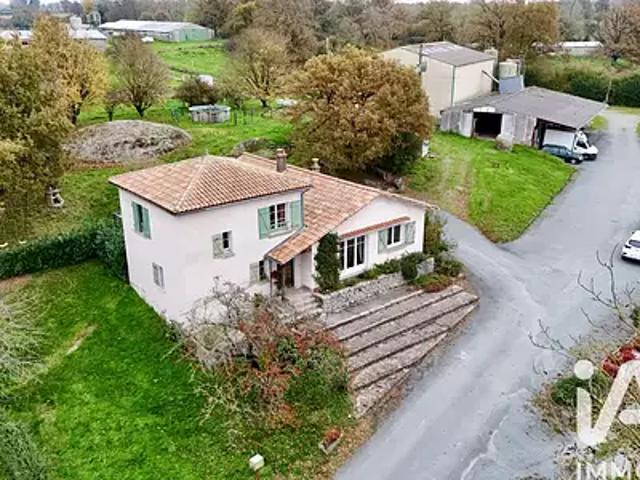 Maison vente à La Bourrière, Largeasse